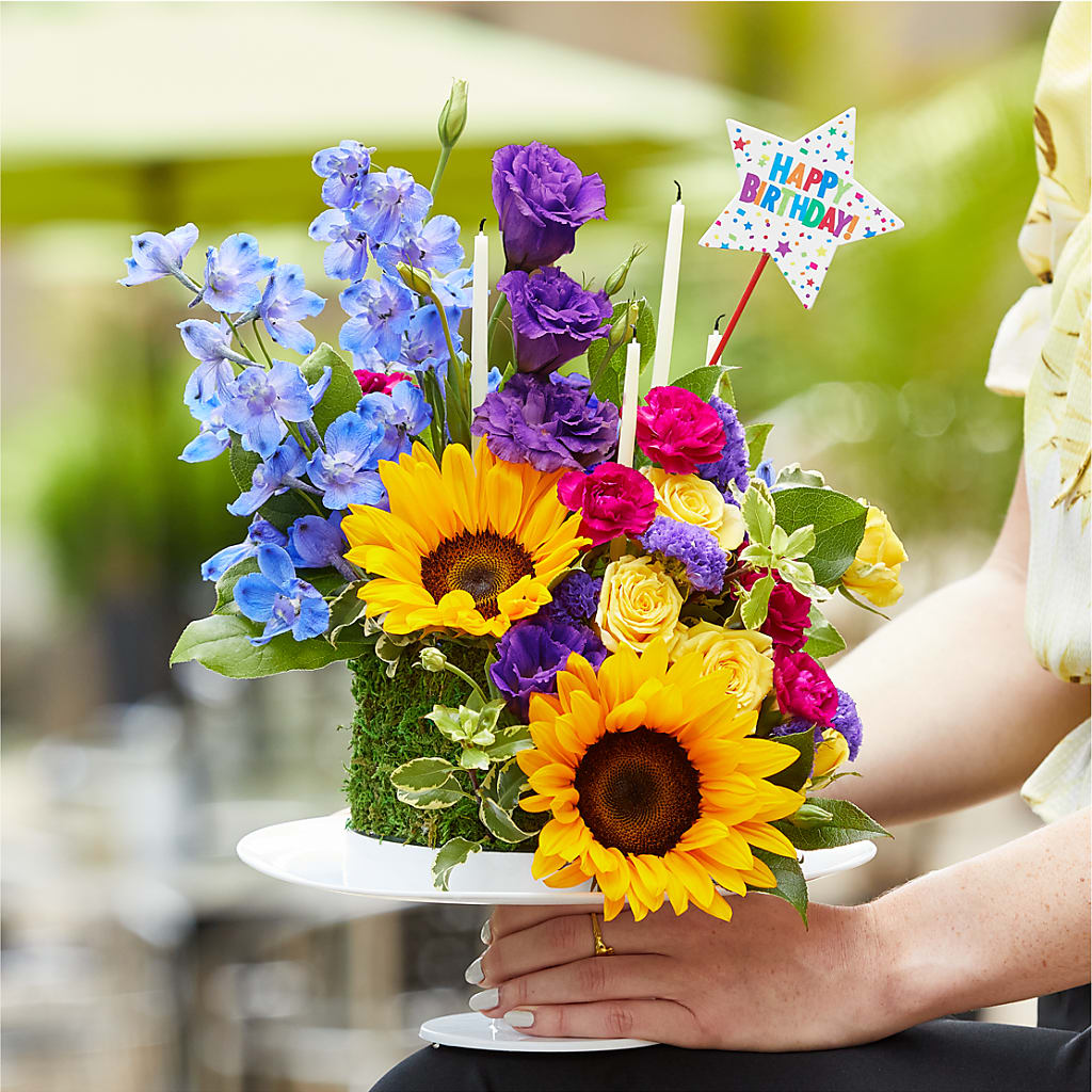 Star of the Day Floral Cake – The Happy Florist, Sanford FL